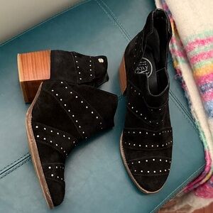 Roxy - Black Leather Studded Ankle Boots - 9